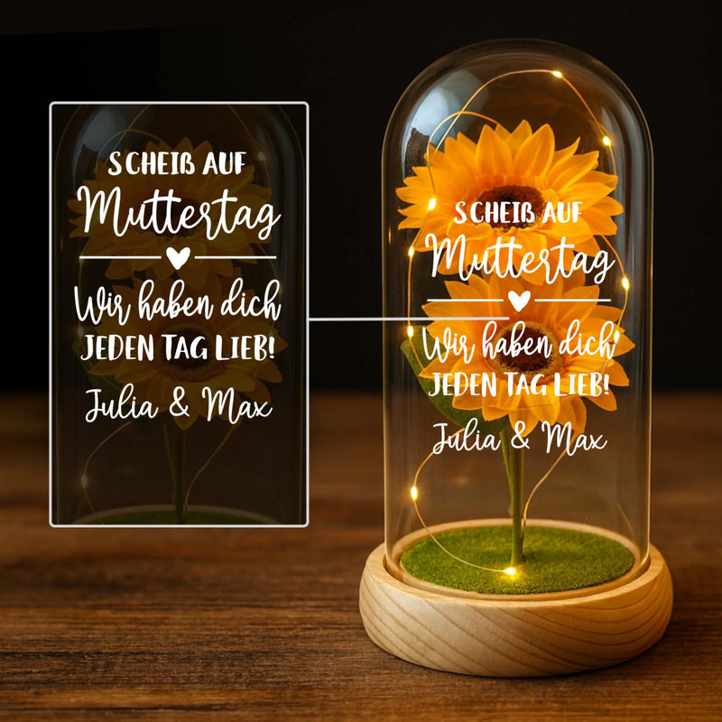 Ewige Sonnenblume "Zum Muttertag" in der Glaskuppel mit LED Licht personalisiert als Geschenk für Mama von Love & Faith