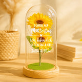 Ewige Sonnenblume "Zum Muttertag" in der Glaskuppel mit LED Licht personalisiert als Geschenk für Mama von Love & Faith