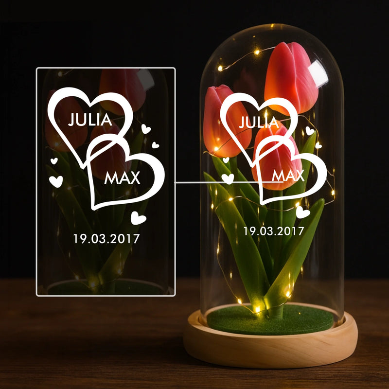Ewige Tulpe mit Namen als Partnergeschenk in der Glaskuppel mit LED Licht personalisiert von Love & Faith