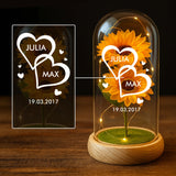 Ewige Sonnenblume mit Namen als Partnergeschenk in der Glaskuppel mit LED Licht personalisiert von Love & Faith