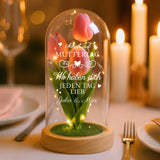 Personalisierte Ewige Tulpe in der Glaskuppel mit LED Licht personalisiert mit Namen zum Muttertag von Love & Faith