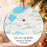 Personalisierter Acryl-Weihnachtsbaumschmuck mit Namen zum Jahrestag – Wo wir uns fanden – Motiv 3