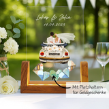 Leuchtender LED Aufsteller zum Jahrestag mit Holzsockel mit Illustration vom Brautpaar als Geschenkidee von Love & Faith