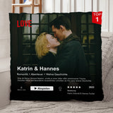 40x40cm Kissen mit Design im Streemingstil mit Fotoupload für gemütliche Filmabende als Geschenk für Partner personalisiert von Love & Faith