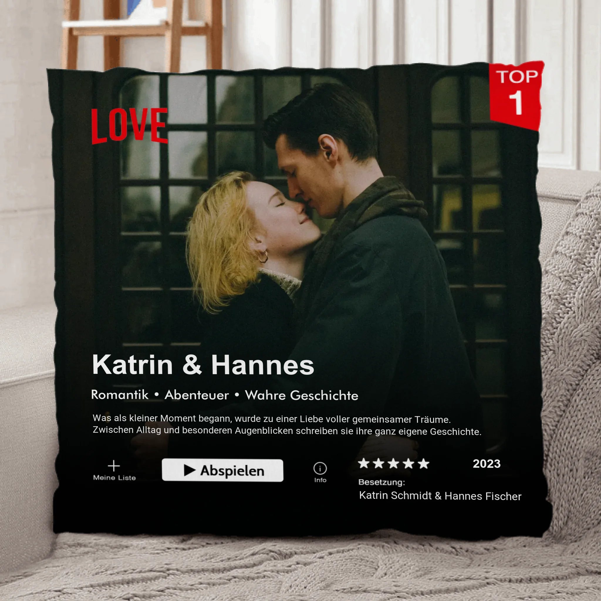 40x40cm Kissen mit Design im Streemingstil mit Fotoupload für gemütliche Filmabende als Geschenk für Partner personalisiert von Love & Faith