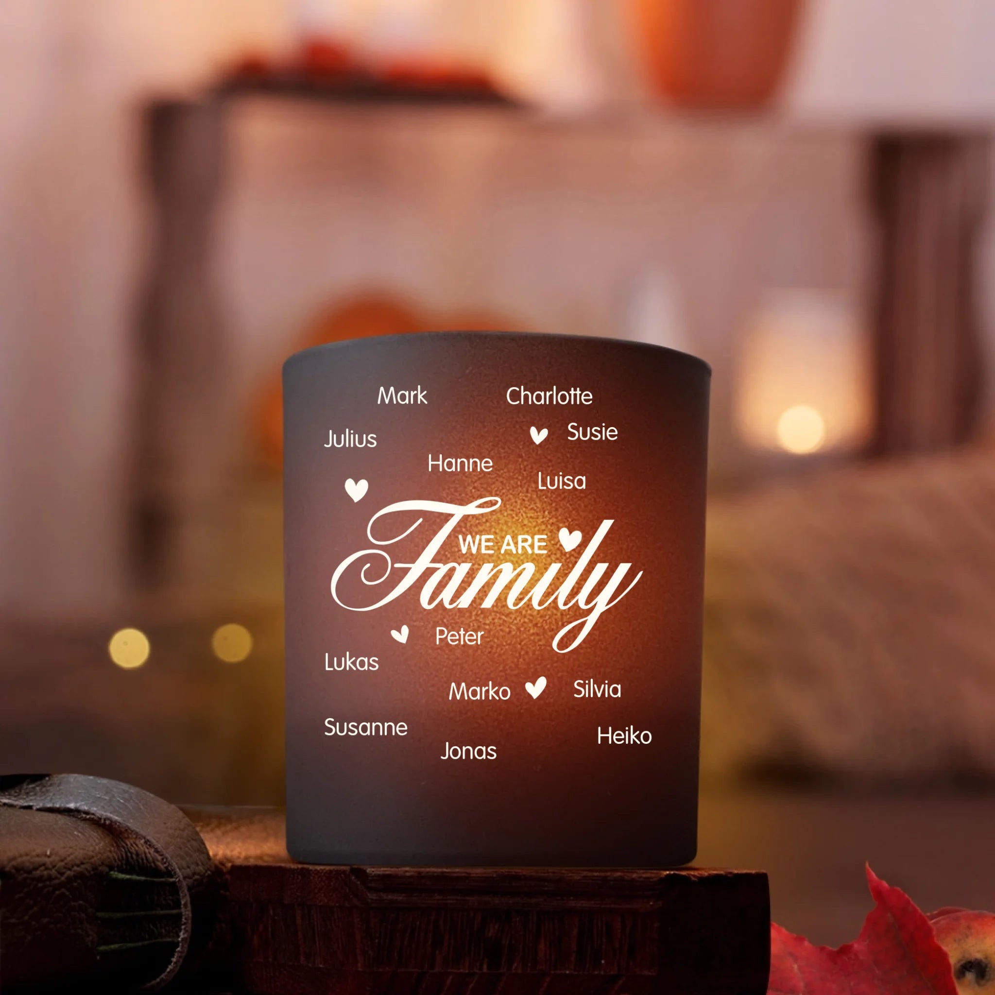 matt schwarzer Teelichthalter "We are family" mit bis 13 Namen personalisiert von Love & Faith