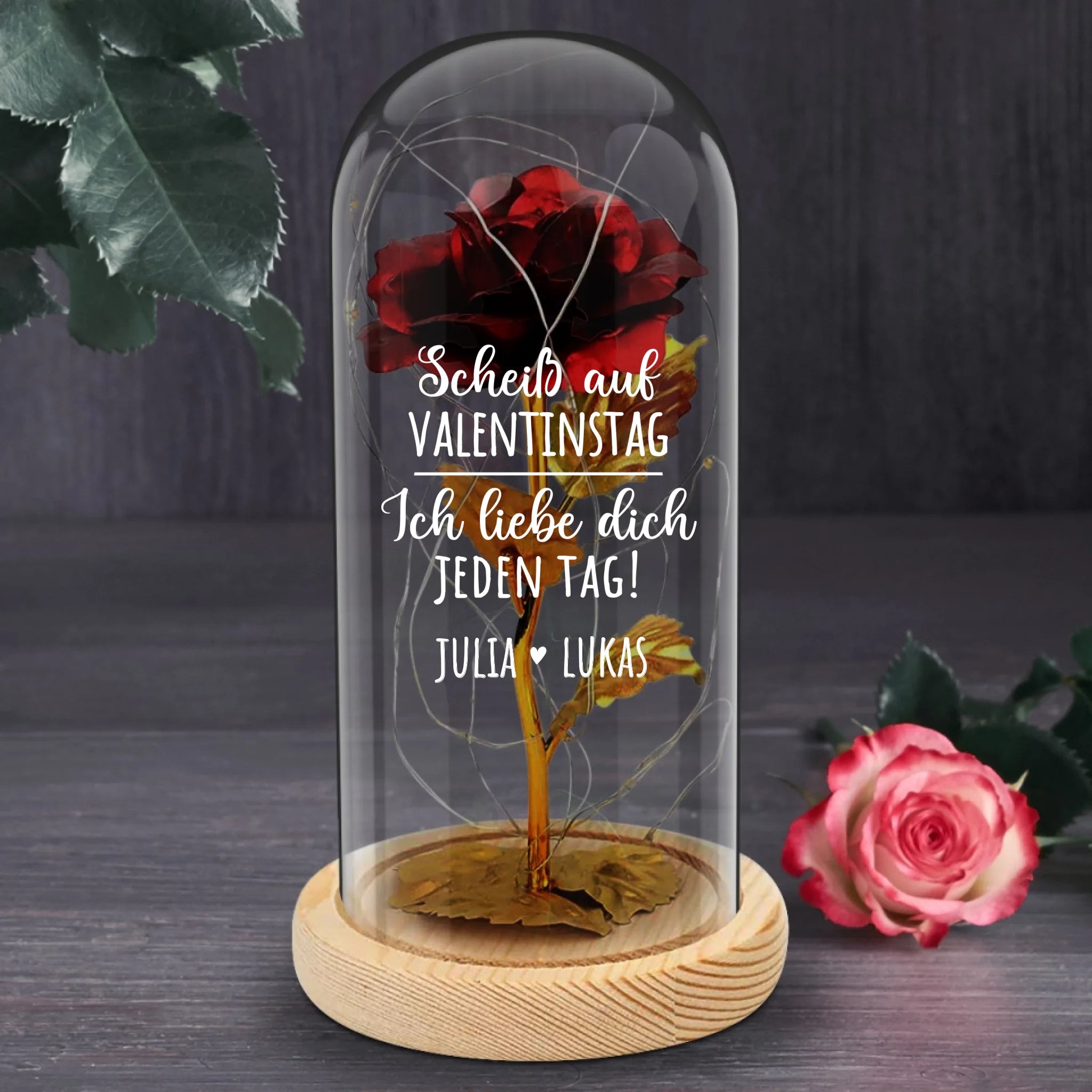 Ewige Rose "Scheiß auf Valentinstag" in der Glaskuppel mit LED Licht personalisiert als Geschenk für Partner zum Anti-Valentinstag von Love & Faith
