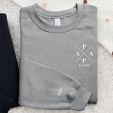 Grauer Pullover für Papa mit Kindernamen personalisierte Geschenkidee zum Vatertag von Love & Faith