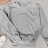 Anthrazit Pullover für Papa mit Kindernamen personalisierte Geschenkidee zum Vatertag von Love & Faith