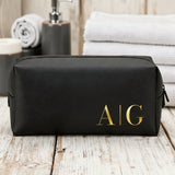 freepik__generate-a-mockup-for-this-cosmetic-bag-for-men-ru__28024 Kopie