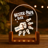 runder LED Aufsteller mit Holzsockel mit "Bester Papa ever" und Fistbumps mit Kindernamen personalisiert von Love & Faith