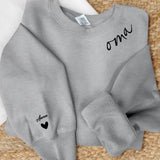 Oma - Individueller Pullover für Oma mit Namen von Enkeln mit Druck am Kragen und Ärmel
