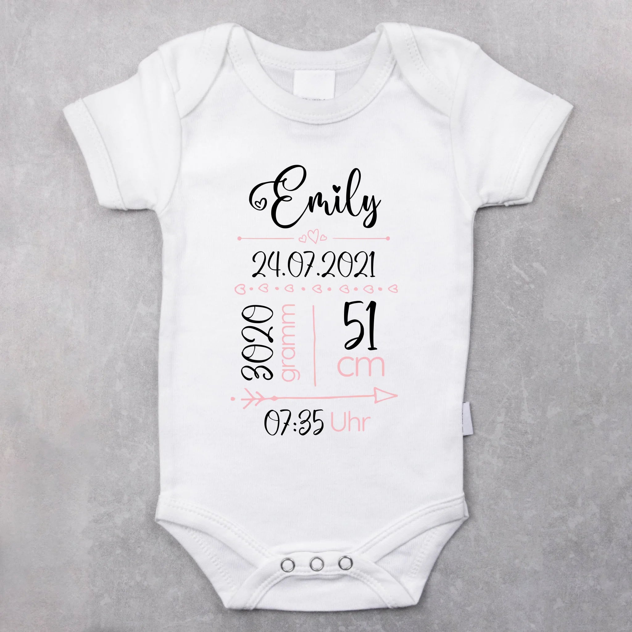 weißer kurzarm Babybody personalisierbar mit Namen - gefertigt con Love & Faith