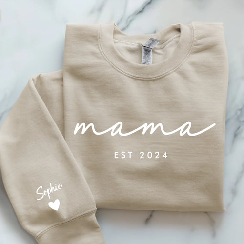 beiger Pullover personalisierbar Mama Slogan mit Kindernamen - gefertigt von Love & Faith