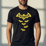 schwarzes DADMAN T-Shirt zum Vatertag mit Kindernamen als Fledermaus von Love & Faith