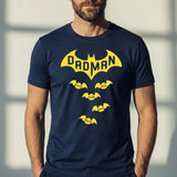 blaues DADMAN T-Shirt zum Vatertag mit Kindernamen als Fledermaus von Love & Faith
