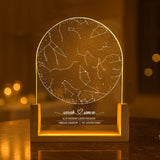 Personlisiertes Geschenk - Leuchtender runder LED Aufsteller Portrait mit Holzsockel mit eigenen Namen und Daten personalisieren